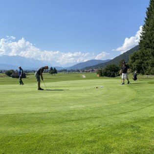 The golf course in Wallgau with its magnificent view, © Golf- & Landclub Karwendel e.V.