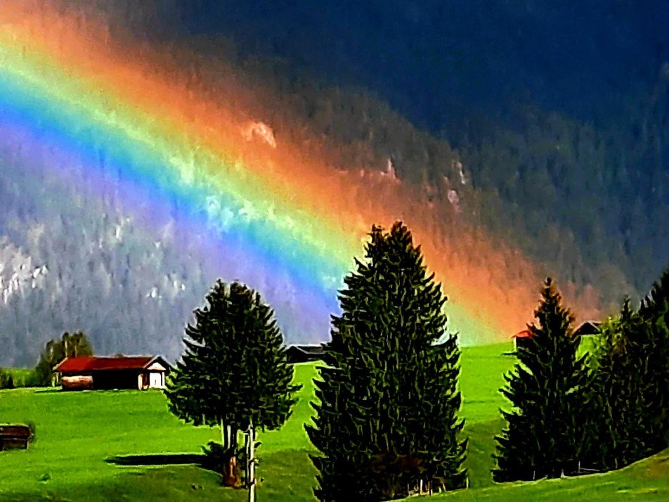 Regenbogen vor dem Haus