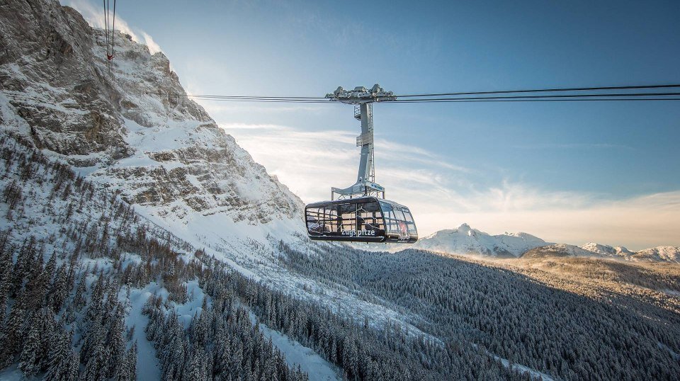 Die Gondel auf dem Weg zur Bergstation der Zugspitzbahn , © Bayerische Zugspitzbahn Bergbahnen AG | Max Prechtel 