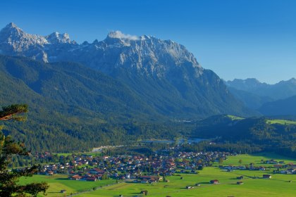 Panoramablick von Krün Richtung Karwendelgbirge, © Alpenwelt Karwendel | Hubert Hornsteiner