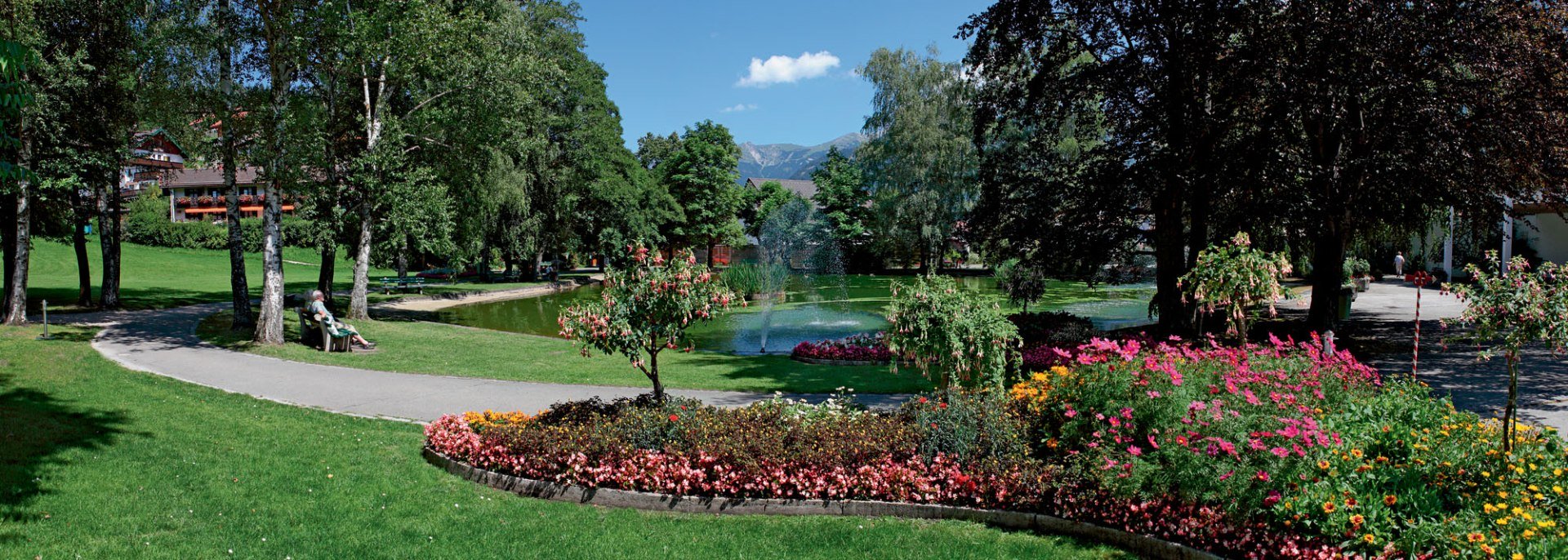 Der Kurpark an der Mittenwalder Puit bietet Erholung, Konzerte und Veranstaltungen sowie einen Spielgolfplatz., © Alpenwelt Karwendel | Rudolf Pohmann