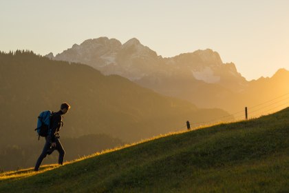 Fotograf bei Shooting zum Sonnenaufgang in der Alpenwelt Karwendel, © Alpenwelt Karwendel | Jakob Schultz