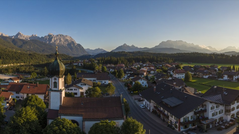 Gemeinde Krün in der Alpenwelt Karwendel mit Blick auf Karwendel, © Alpenwelt Karwendel | Wolfgang Ehn