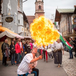 Alle 5 Jahre findet der mittelalterliche Bozner Markt in Mittenwald statt, © Alpenwelt Karwendel | Wera Tuma