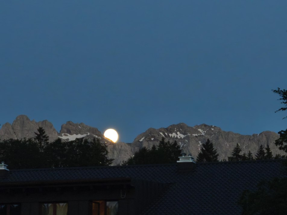 Karwendel mit Mond, © Schmid