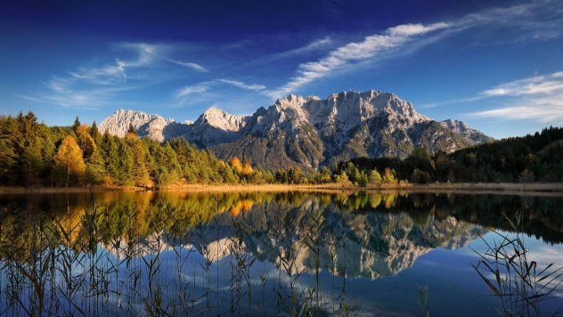 Blick vom Luttensee in der Nähe von Mittenwald auf das Karwendelmassiv, © Alpenwelt Karwendel | Rudolf Pohmann 