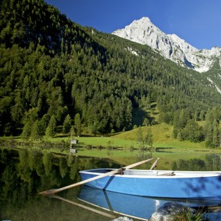 Ein Geheimtipp unter den Badeseen in Bayern: der Ferchensee in Mittenwald, © Alpenwelt Karwendel | Hubert Hornsteiner
