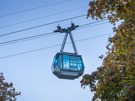 Die transparente Kabine der Karwendelbahn bringt Sie bequem von 933 auf 2244m. Eine Seilbahn in den bayerischen Alpen und die zweithöchste Bergbahn Deutschlands., © Alpenwelt Karwendel | Dietmar Denger