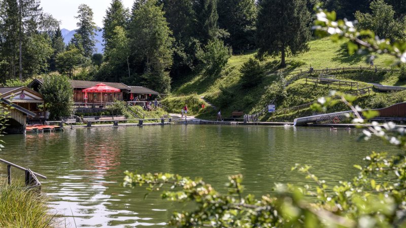 Seeufer der Badeanstalt am Grubsee, © Alpenwelt Karwendel | Gregor Lengler