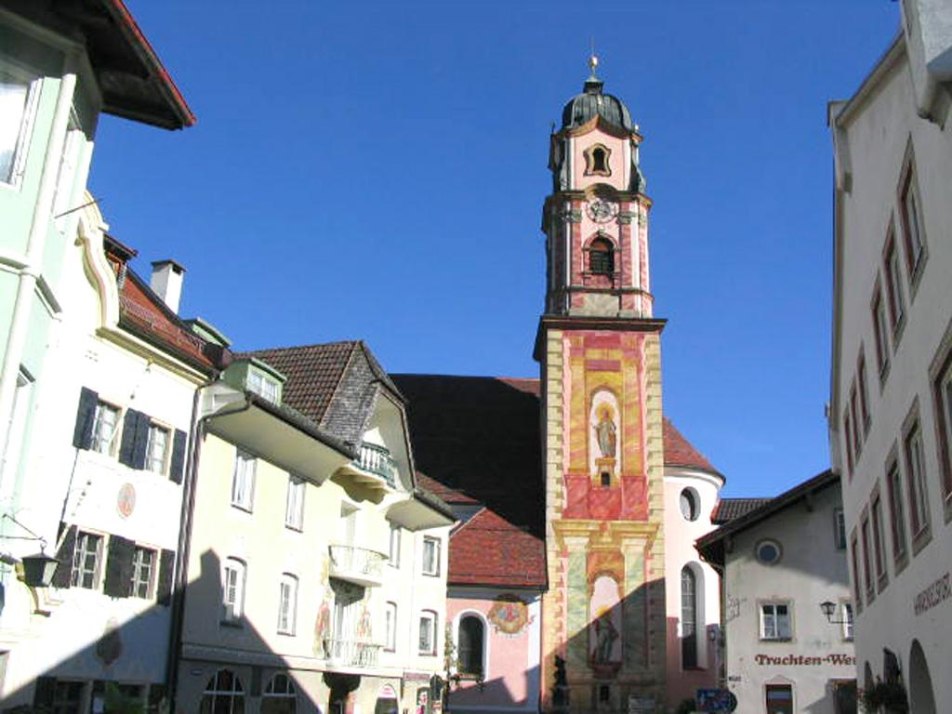 Mittenwald: Blick zur Kirche