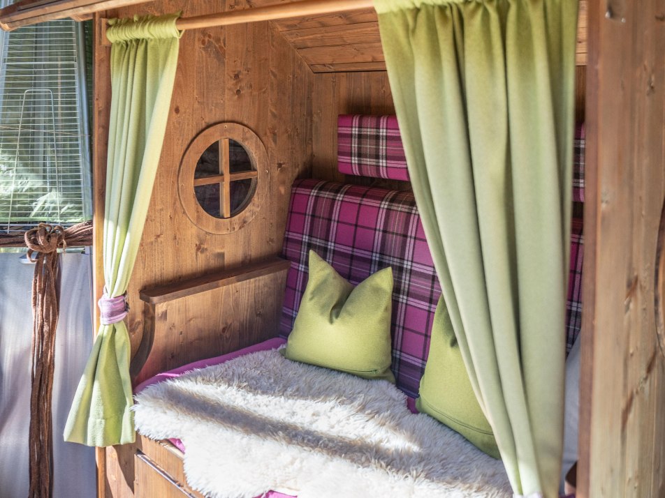 Alpine basket in the garden