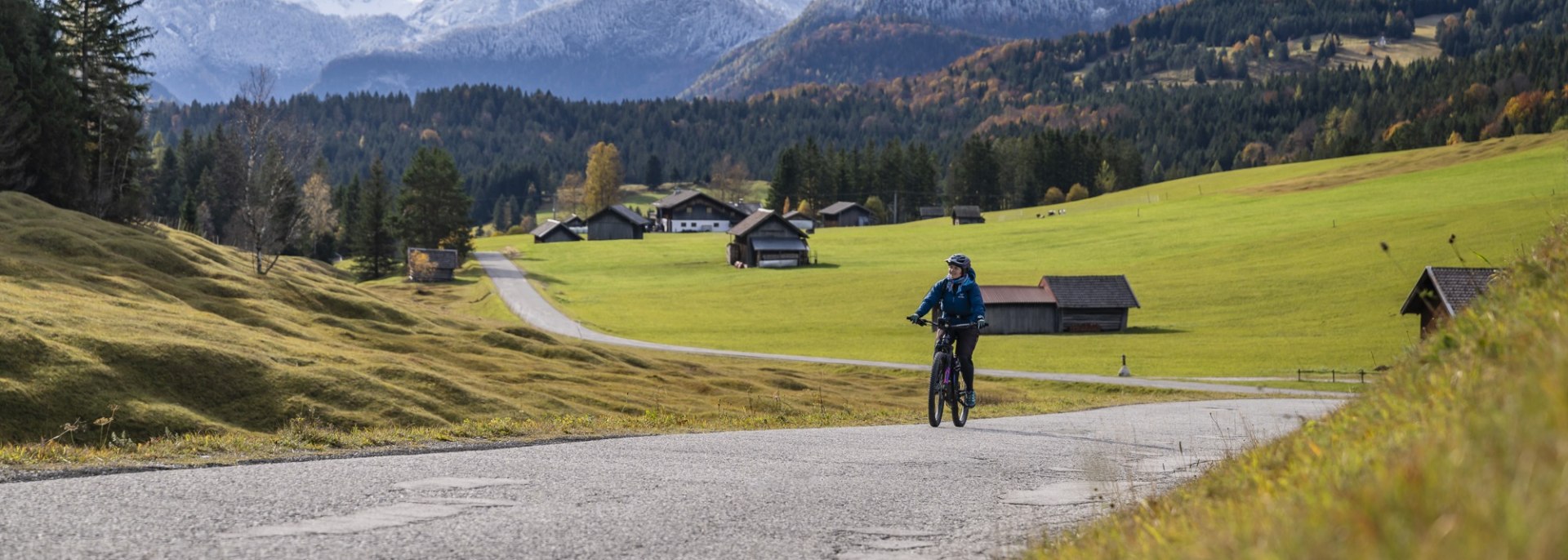 Frühlingstour mit dem E-Bike an den Buckelwiesen, © Alpenwelt Karwendel | Pierre Johne