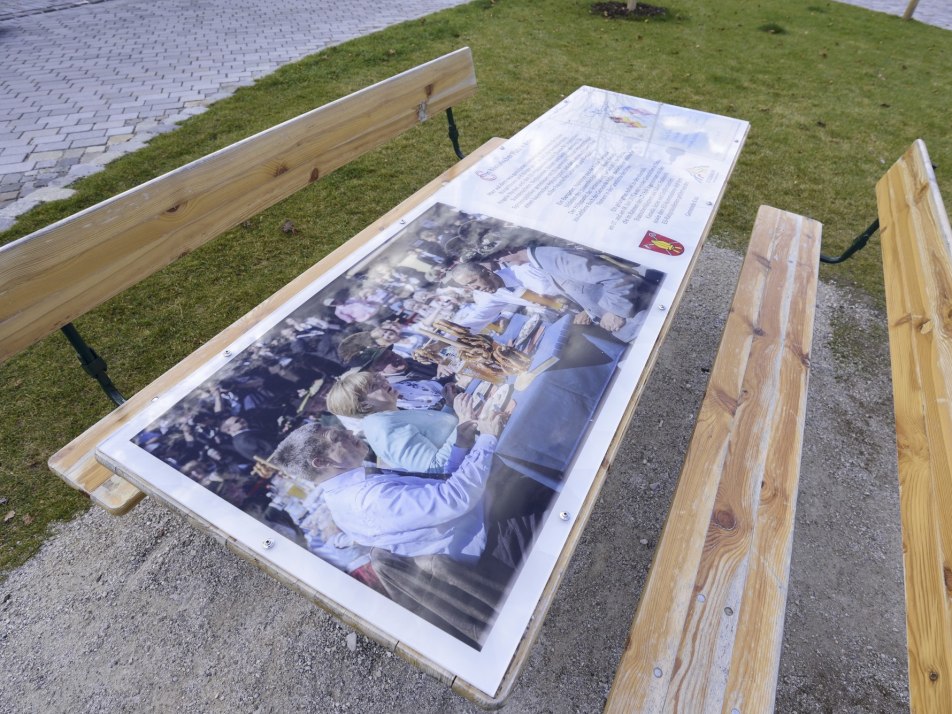 Die Obama-Bank in Krün, © Alpenwelt Karwendel | Stefan Eisend