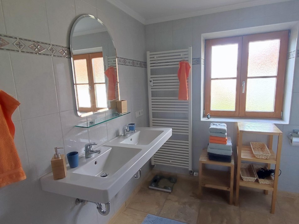 Badezimmer mit Dusche Badezimmer mit Dusche