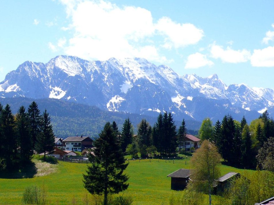 Krün: Aussicht auf das Wettersteinmassiv