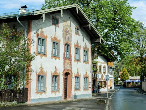 Lüftlmalerei in Oberammergau, © Ammergauer Alpen GmbH, Gemeinde Oberammergau | Simon Bauer Photography 