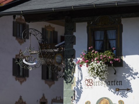 Fassade Hotel Post in Wallgau, © Alpenwelt Karwendel | Wolfgang Ehn