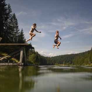 Children's fun at Grubsee near Krün in Bavaria - Bathing lakes for families in Bavaria, © Alpenwelt Karwendel | Philipp Gülland