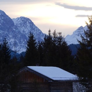 Herrliches Bergpanorama bei der Wildfütterung, © Alpenwelt Karwendel | Andrea Schmölzer