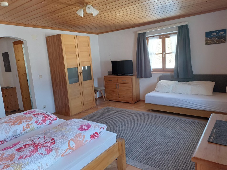 Schlafzimmer mit Balkon Ostseite