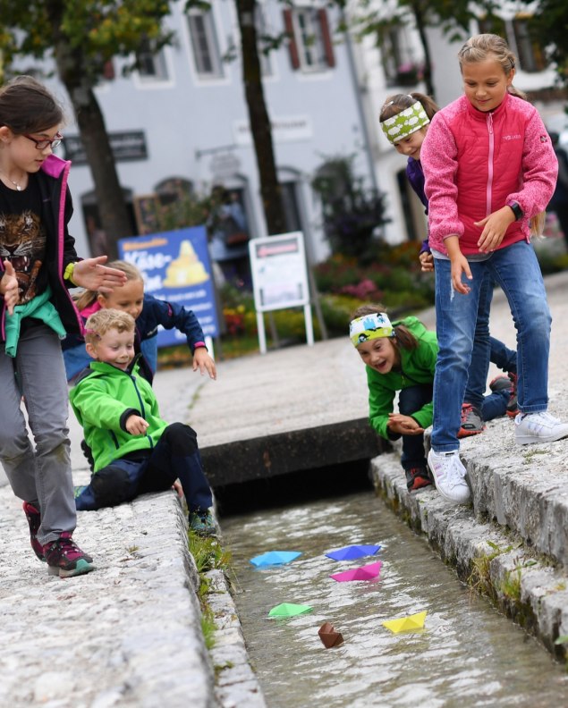 Vom Kinderprogramm bis zur Schatzsuche - in Mittenwald gibt's für die ganze Familie was zu entdecken., © Alpenwelt Karwendel | Angelika Warmuth