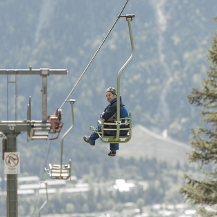 Eine Fahrt im Kranzberg-Sessellift mit Josef Kriner, © Philipp Gülland Eine Fahrt im Kranzberg-Sessellift mit Josef Kriner, © Philipp Gülland