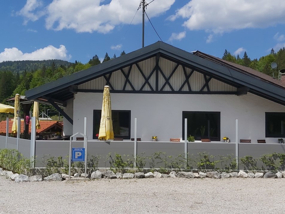 Klaiser Stüberl in Klais die nette Einkehr direkt am Bahnhof, © Klaiser Stüberl Alexander van der Lans