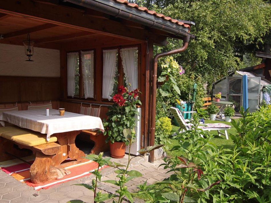 Terrasse mit Garten