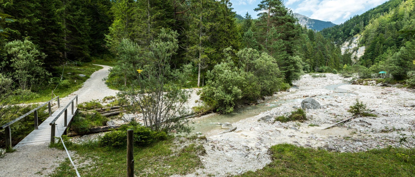 Brücke am Seinsbach, © Alpenwelt Karwendel | Zugspitz Region GmbH | Erika Sprengler, Erika Spengler / ulligunde.com