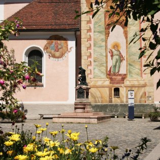 Denkmal für den Gründer des Geigenbaus in Mittenwald - Matthias Klotz, © Alpenwelt Karwendel | Rudolf Pohmann