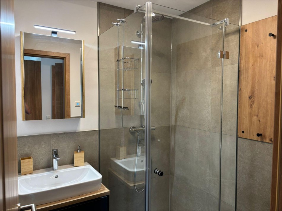 bc2a1b50-5fcf-4645-af92-9ea9c6d973fb bc2a1b50-5fcf-4645-af92-9ea9c6d973fb