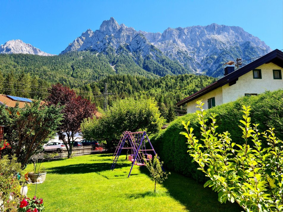 Unser Garten mit Karwendelblick