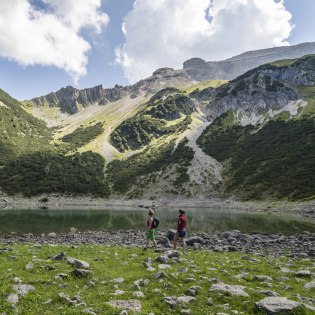 Wandern mit Ausblick am Soiernsee bei Krün, © Alpenwelt Karwendel | Pierre Johne Wandern mit Ausblick am Soiernsee bei Krün, © Alpenwelt Karwendel | Pierre Johne