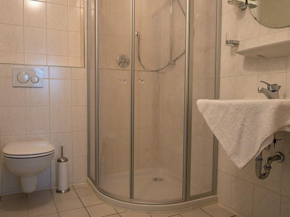 Ferienwohnung_2__Haus_Lindenruh__Bad, © HAUS LINDENRUH Ferienwohnung_2__Haus_Lindenruh__Bad, © HAUS LINDENRUH