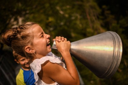 Mit Kindern unterwegs in der Klamm in Bayern , © Alpenwelt Karwendel | Philipp Gülland