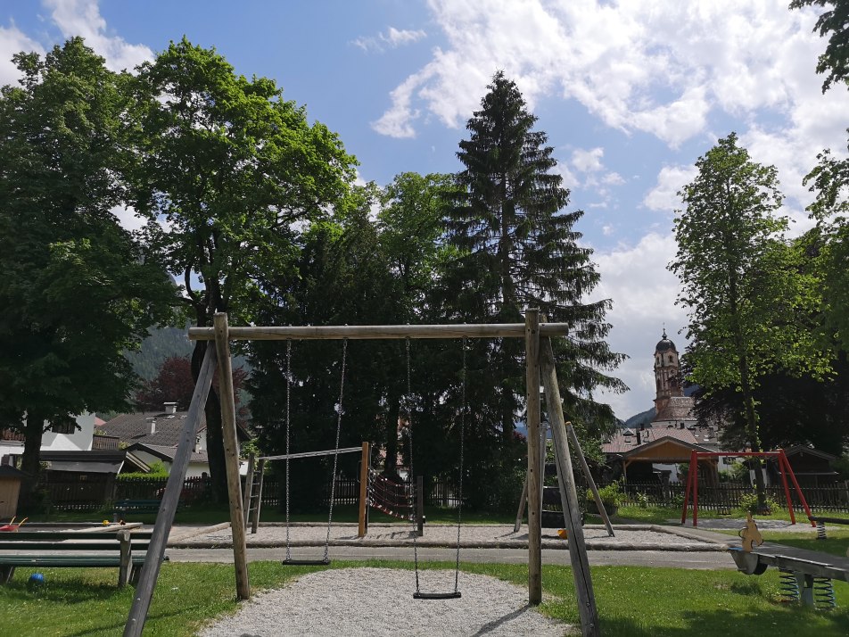 Spielplatz am Bürgerhaus in Mittenwald, © Alpenwelt Karwendel | Julia Sommerer