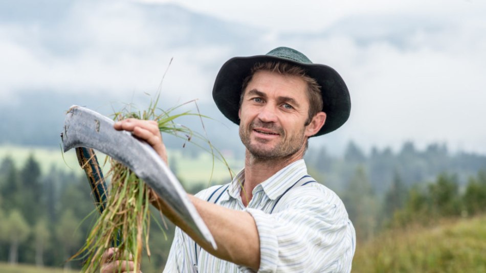 Alois Kramer bei der Wiesmahd , © Molkerei Berchtesgadener Land